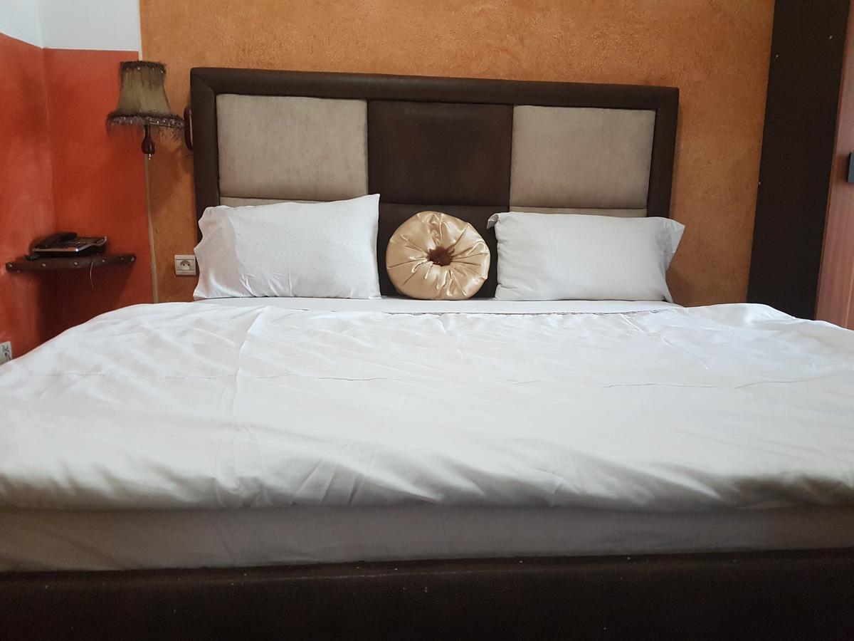 Novo Hotel Μπραζαβίλ Εξωτερικό φωτογραφία